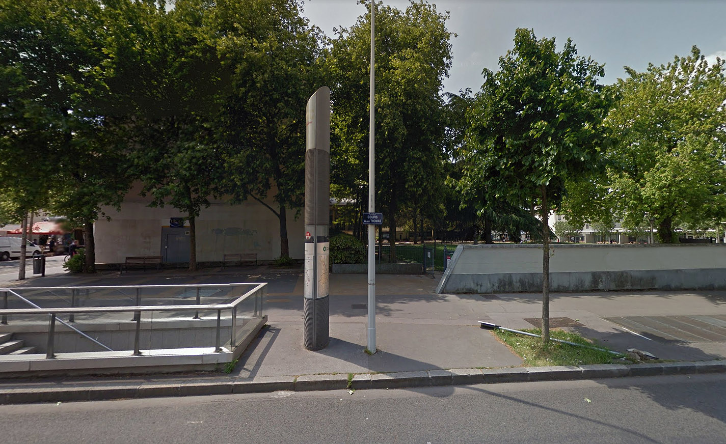 Monplaisir Lumière Spot Street Lyon Skate Spot 3/5