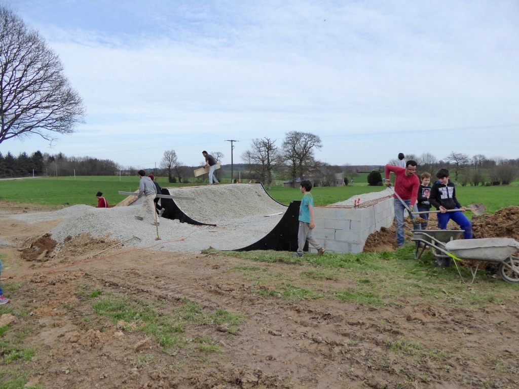 Salle Des Sports Do It Yourself Saint Médard sur Ille Skate Spot 3/5