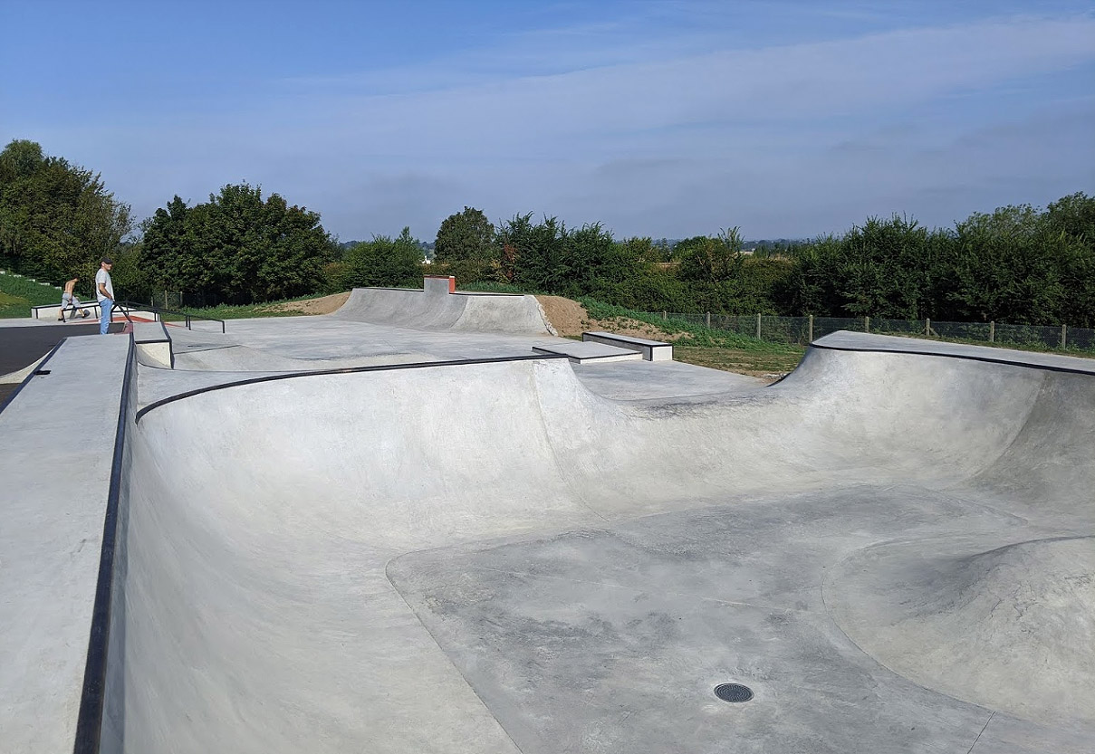 Parc de L'Europe Skatepark Vire Normandie Skate Spot 3/5