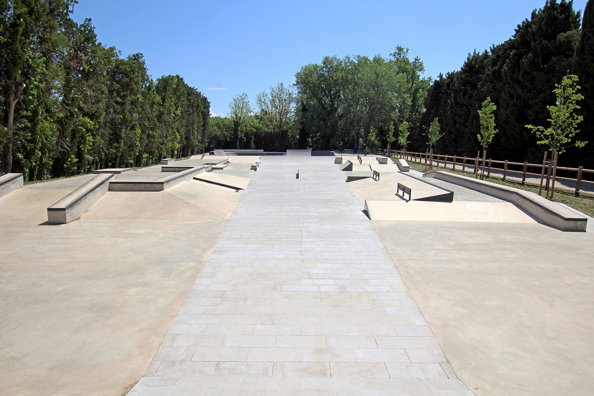 Les Arènes Skatepark Noves Skate Spot 4/5