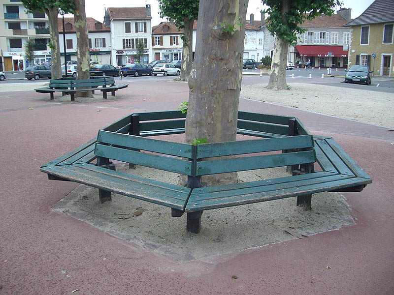 La Junque Plaza Jurançon Skate Spot 3/5