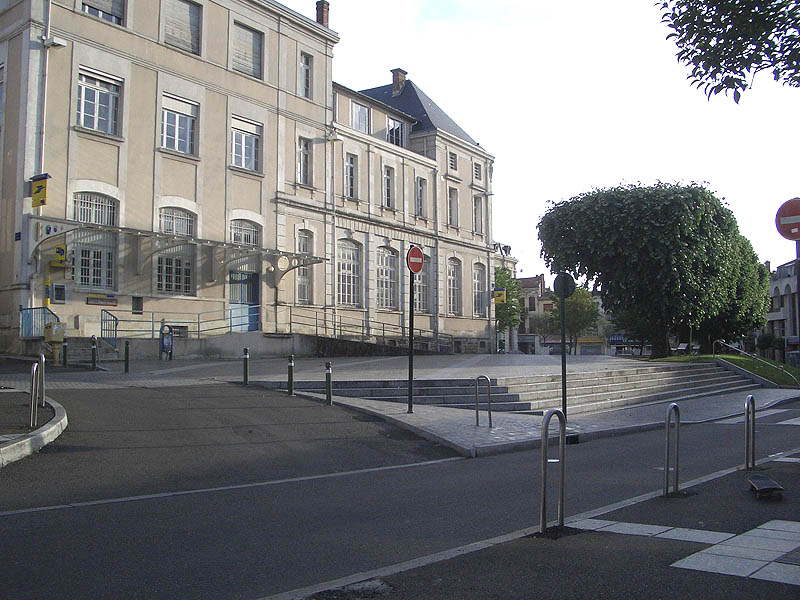 La Mairie Spot Street Mont de Marsan Skate Spot 4/5
