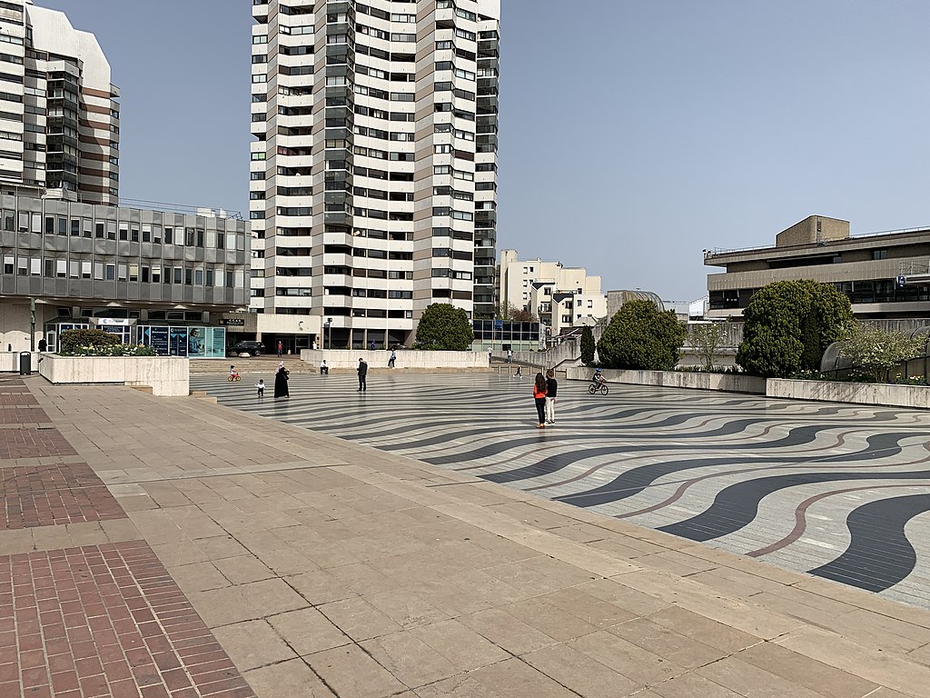 Hôtel de Ville Plaza Créteil Skate Spot 5/5