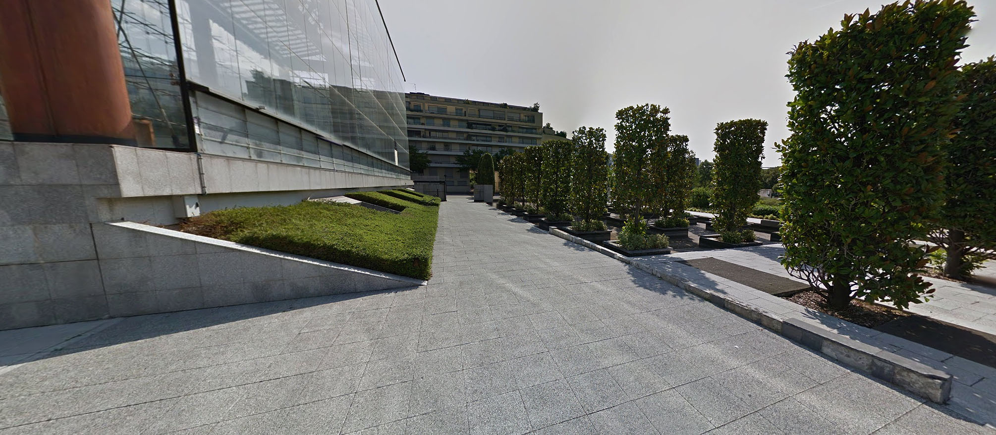 Parc André Citroën Plaza Paris Skate Spot 3/5