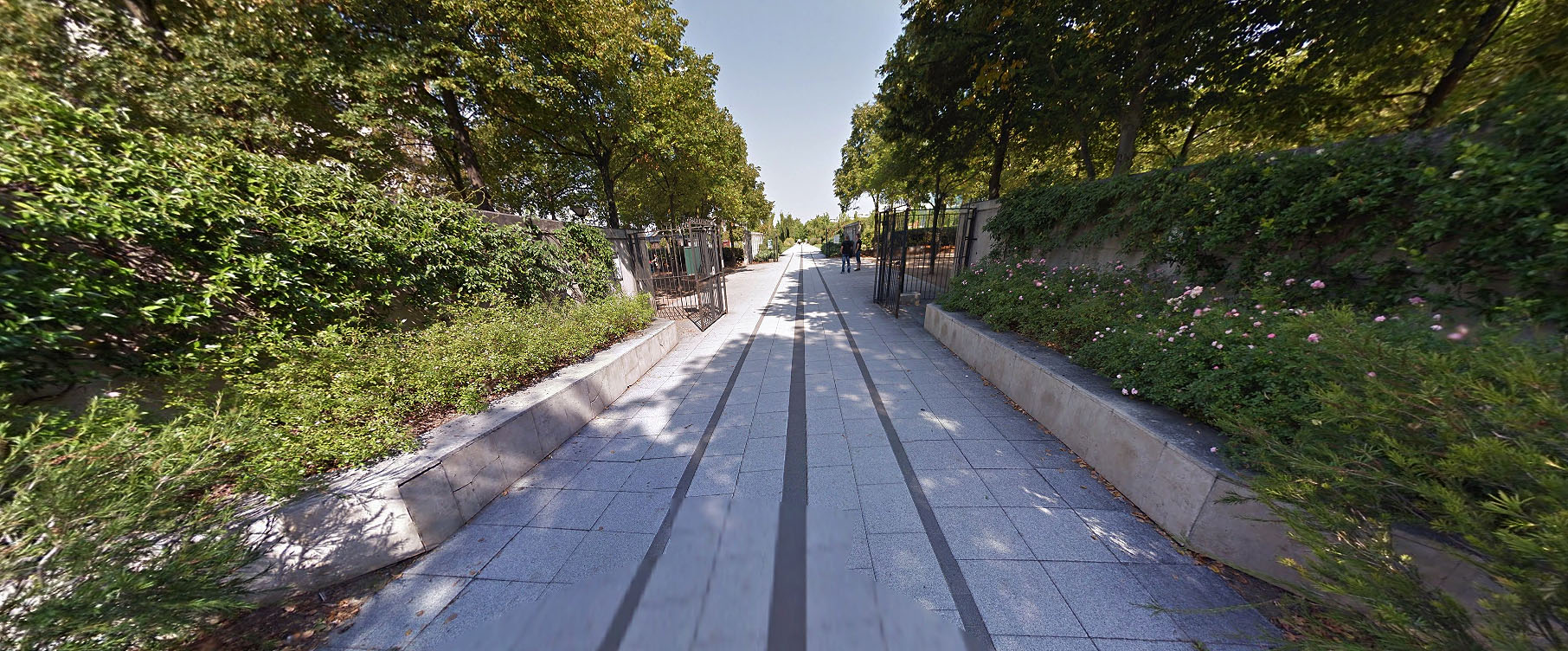 Jardin Eugénie Djendi Spot Street Paris Skate Spot 4/5