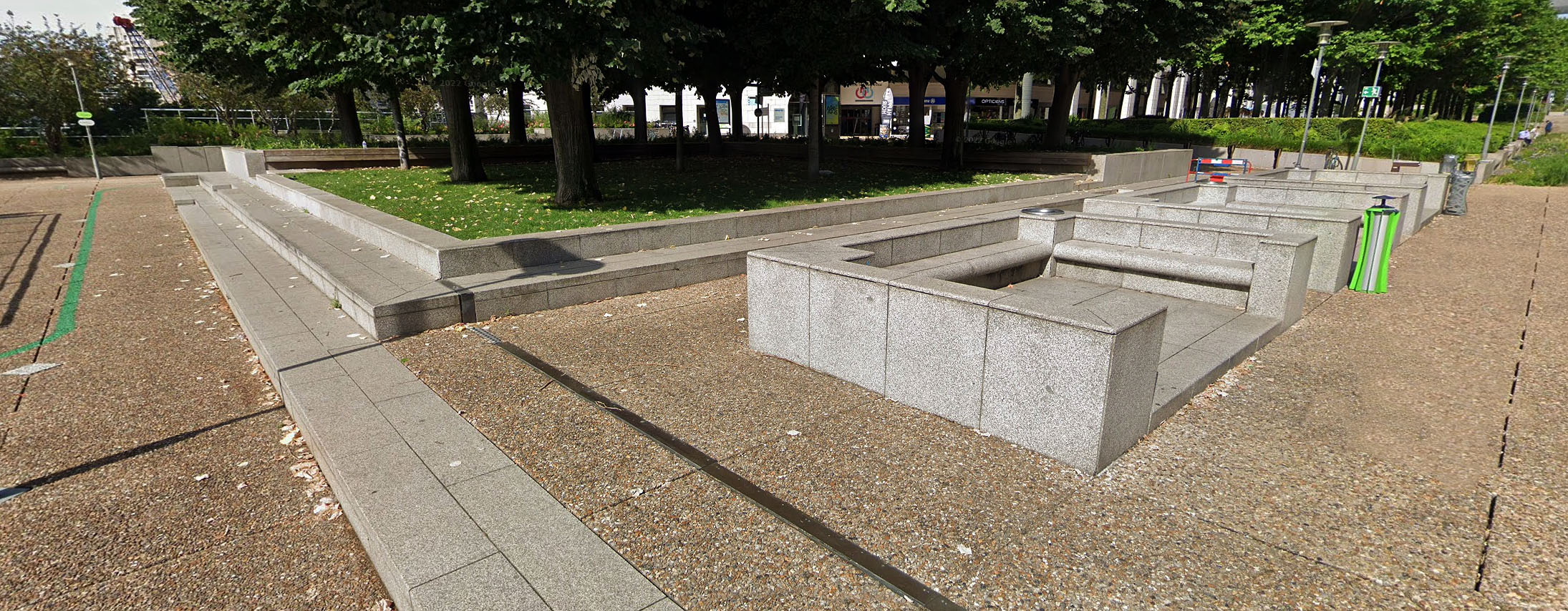 Bassin Takis Plaza Courbevoie Skate Spot 3/5