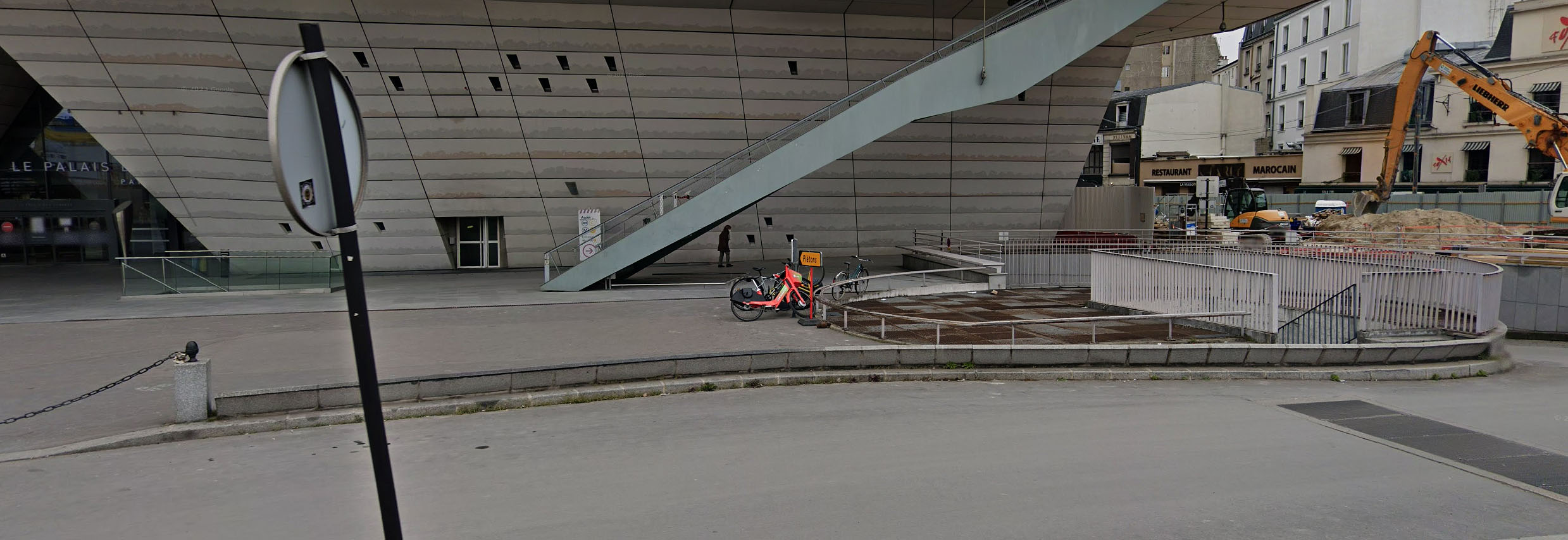 Palais des Congrès Spot Street Paris Skate Spot 3/5