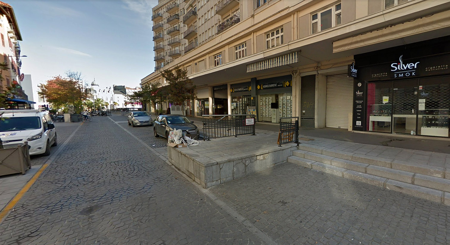 La Fontaine Plaza Pau Skate Spot 4/5