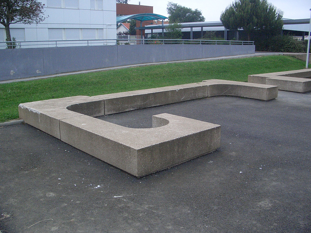 Collège Petite Lande Plaza Rezé Skate Spot 4/5