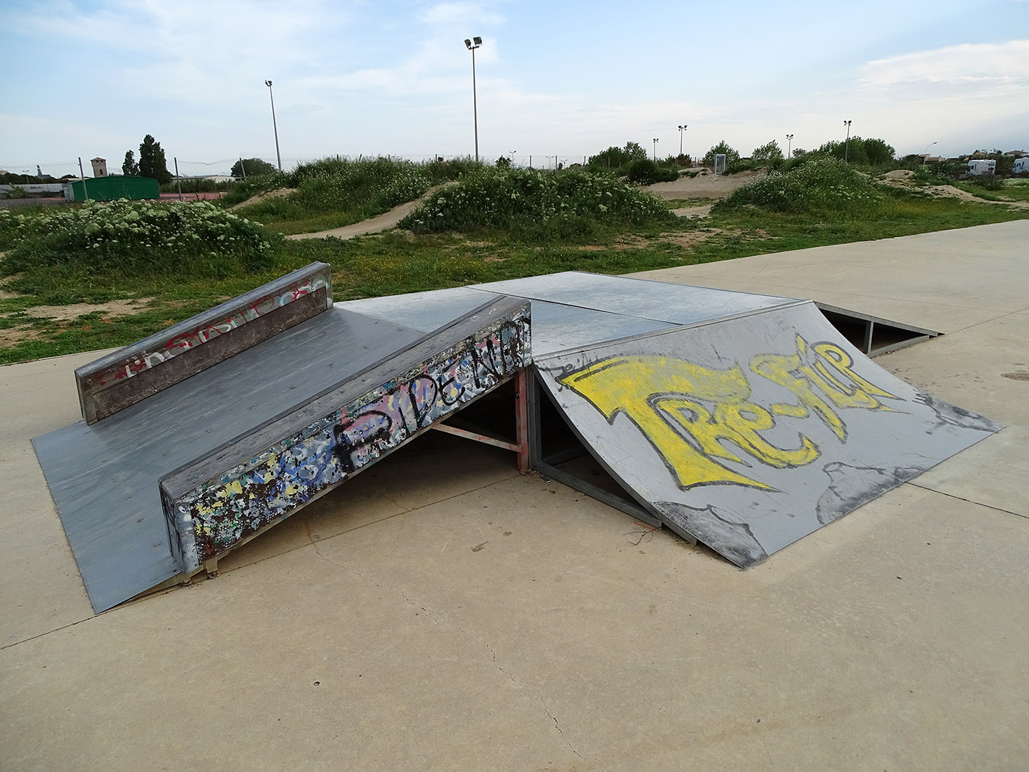 Stade Mimoun Skatepark Villeneuve lès Maguelone Skate Spot 3/5