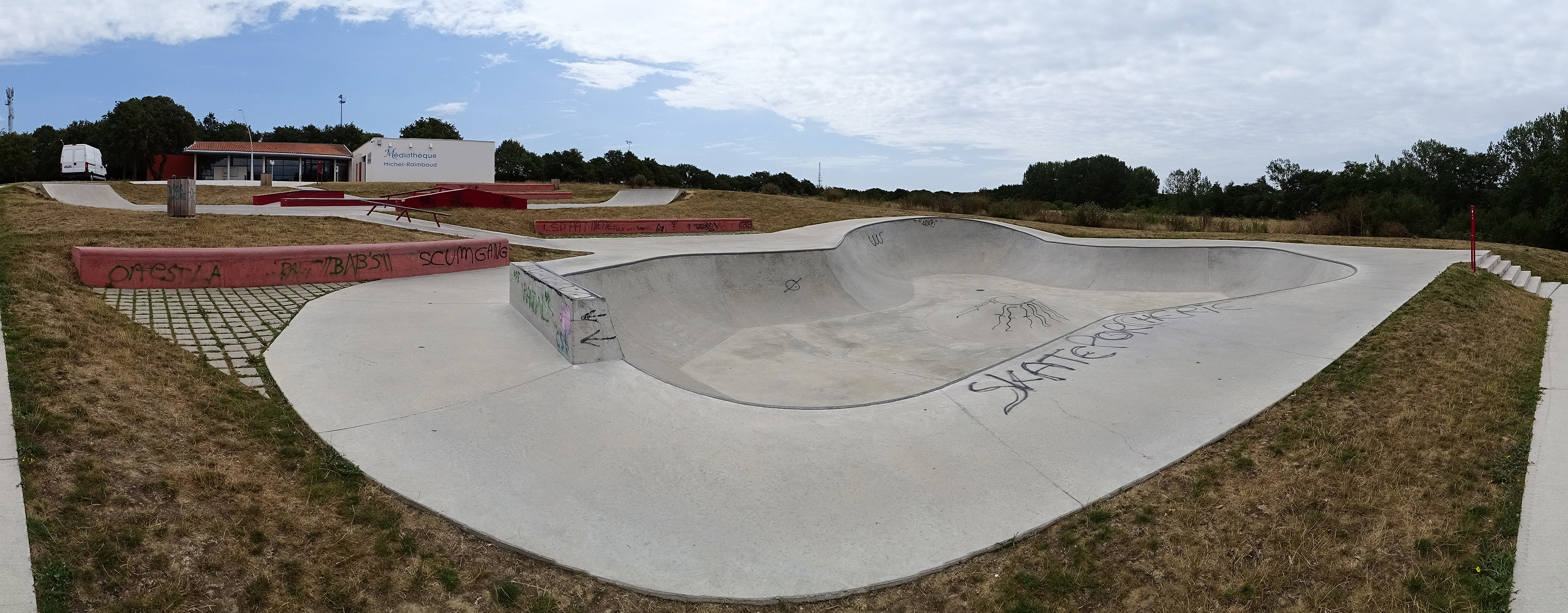 Médiathèque Rimbaud Skatepark Les Sables d' Olonne Skate Spot 4/5