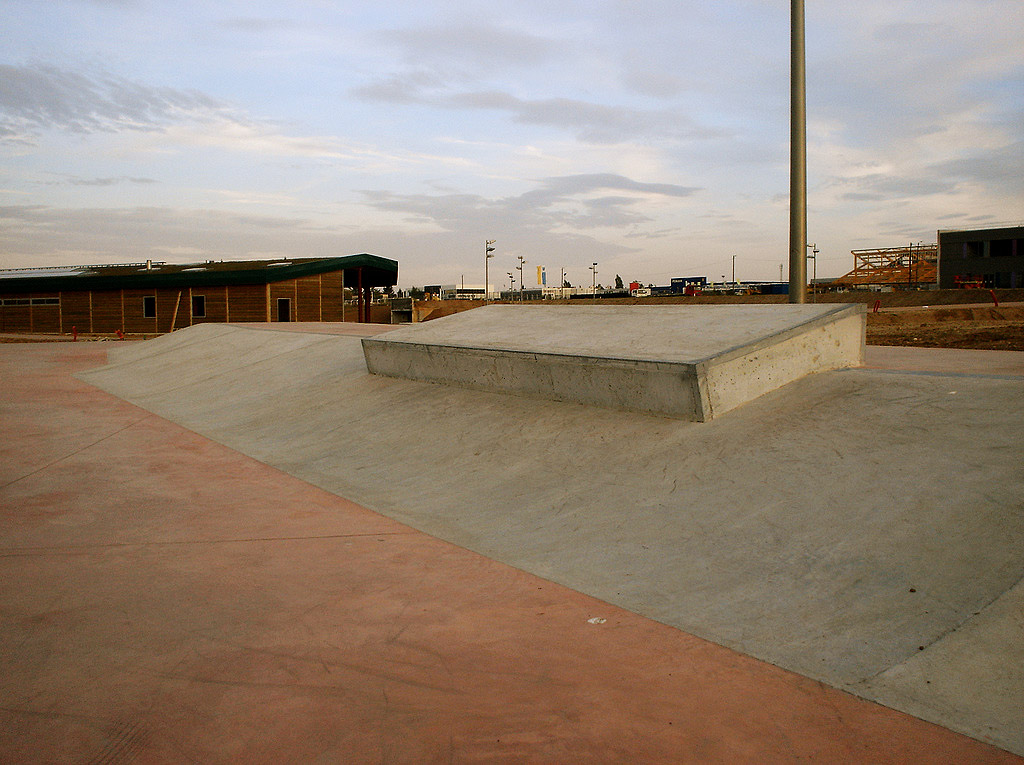 Carré De Soie Bowl Vaulx en Velin Skate Spot 4/5