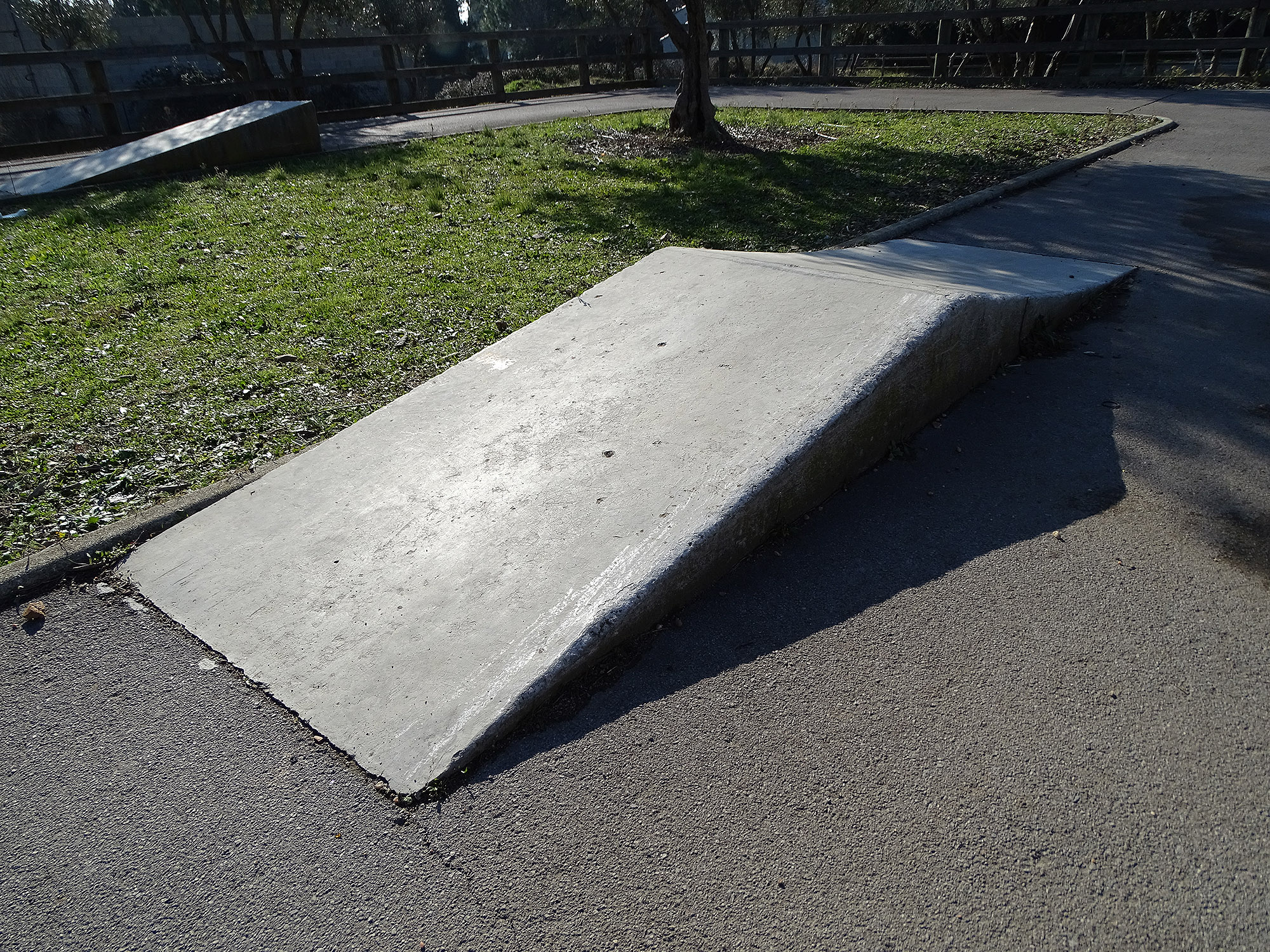 Parc des Olivettes Skatepark Saint Brès Skate Spot 3/5