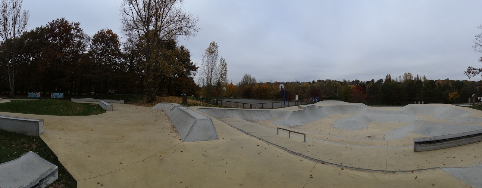 Ile de Loisirs Skatepark Bois le Roi Skate Spot 4/5