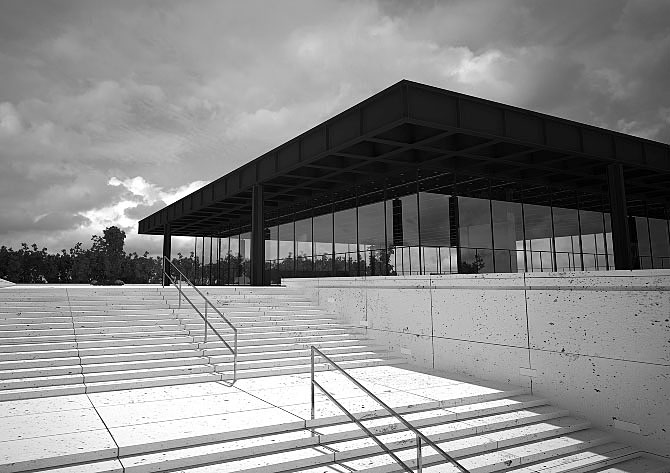 Neue Nationalgalerie Spot Street Berlin Skate Spot 4/5