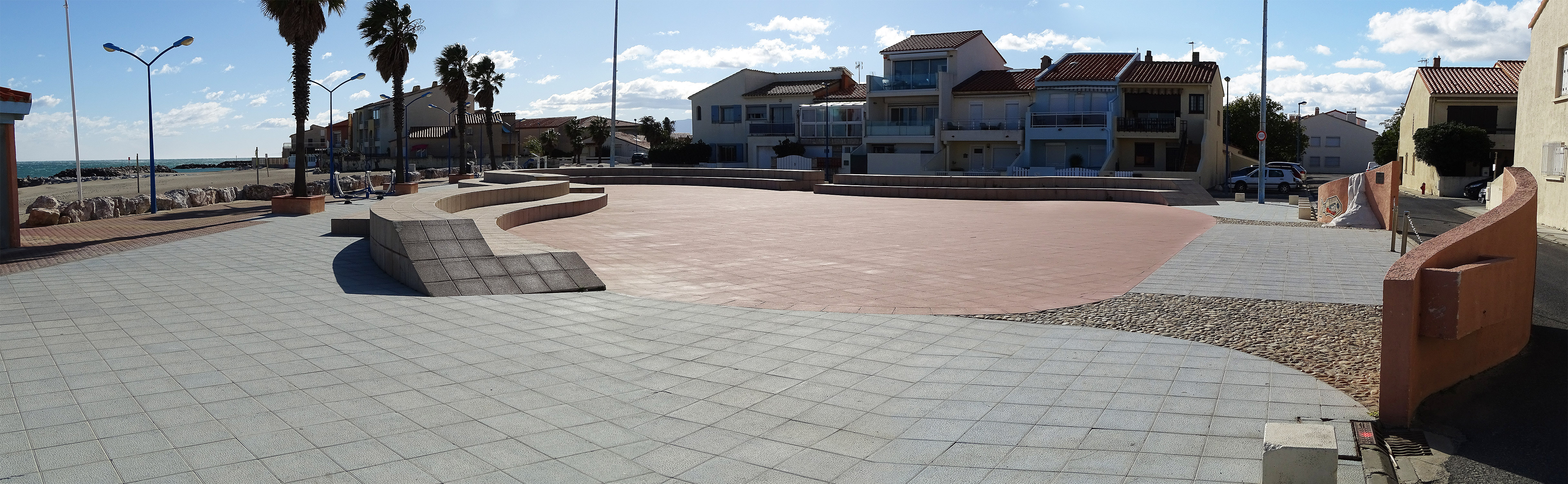 Place Sauveur Sourribes Plaza Sainte Marie la Mer Skate Spot 5/5