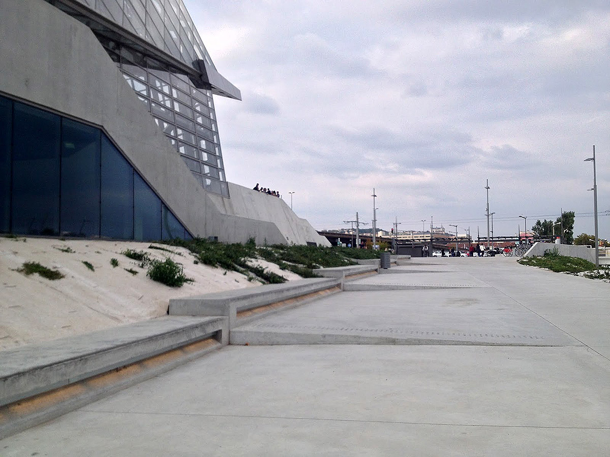 Musée des Confluences Spot Street Lyon Skate Spot 4/5