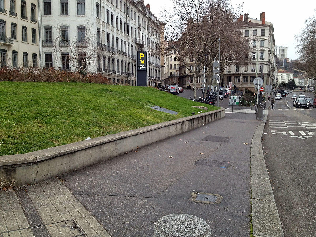 HDV Plaza Lyon Skate Spot 5/5