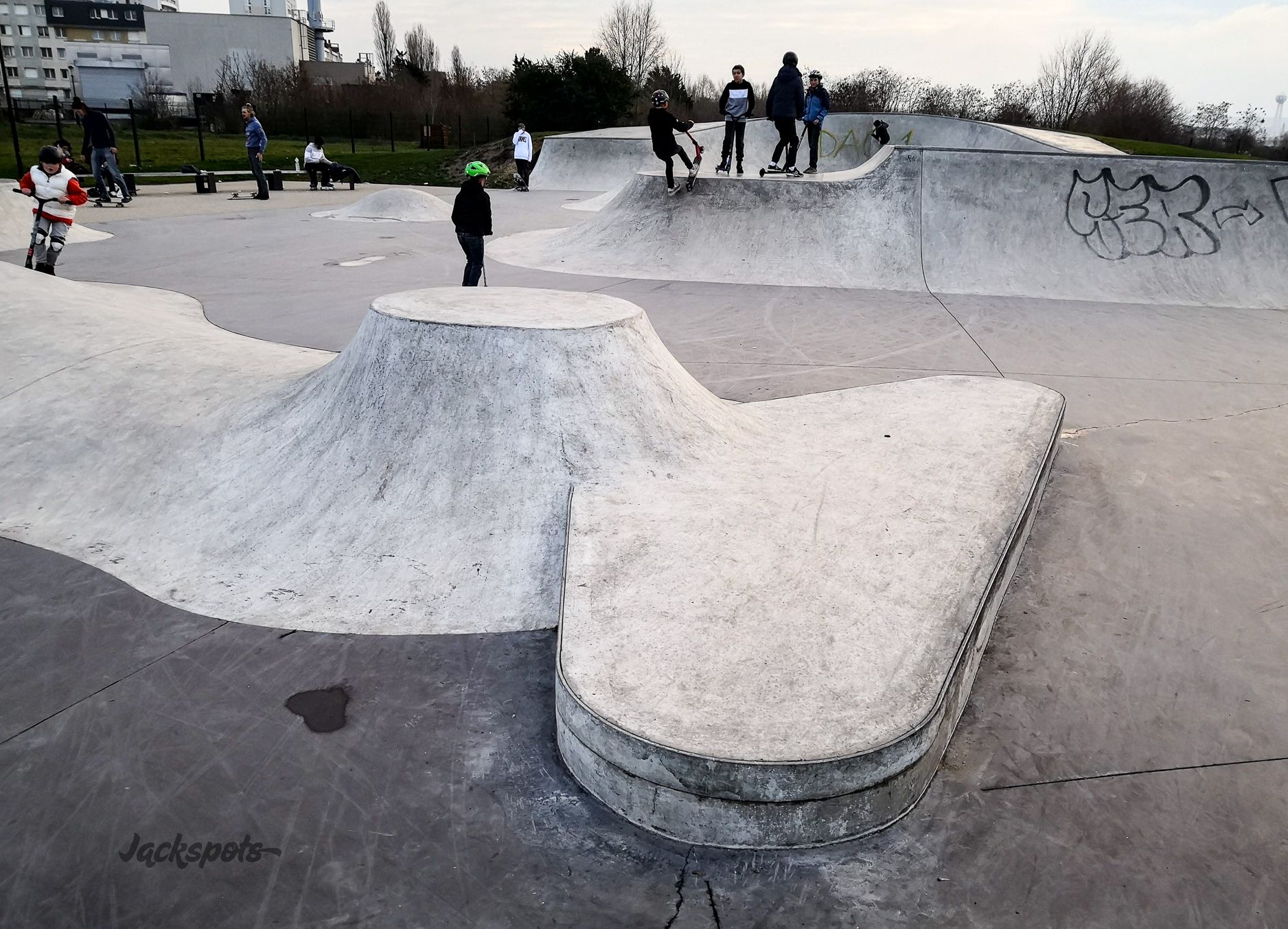 Les Vanneaux Skatepark Achères Skate Spot 4/5