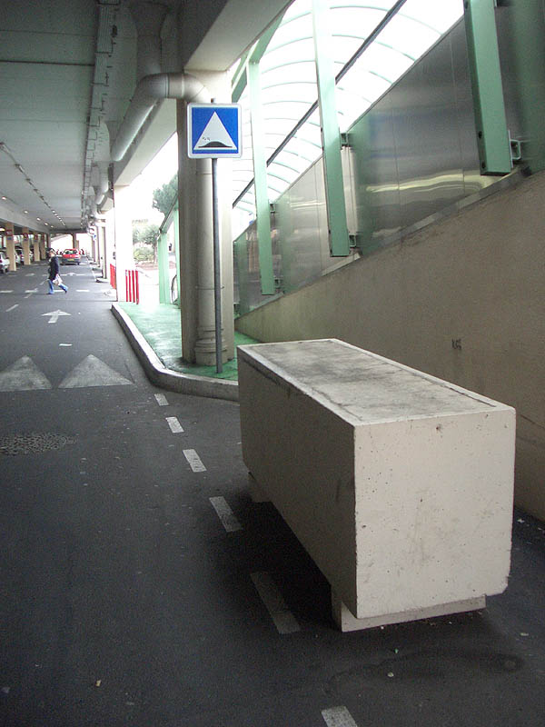 Auchan parking Spot Street Béziers Skate Spot 3/5