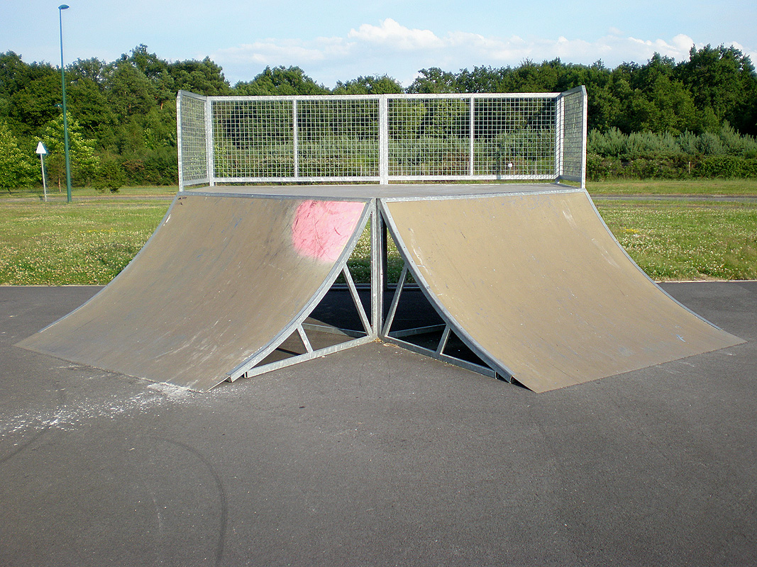 Lycée Alcide Skatepark Bouaye Skate Spot 2/5