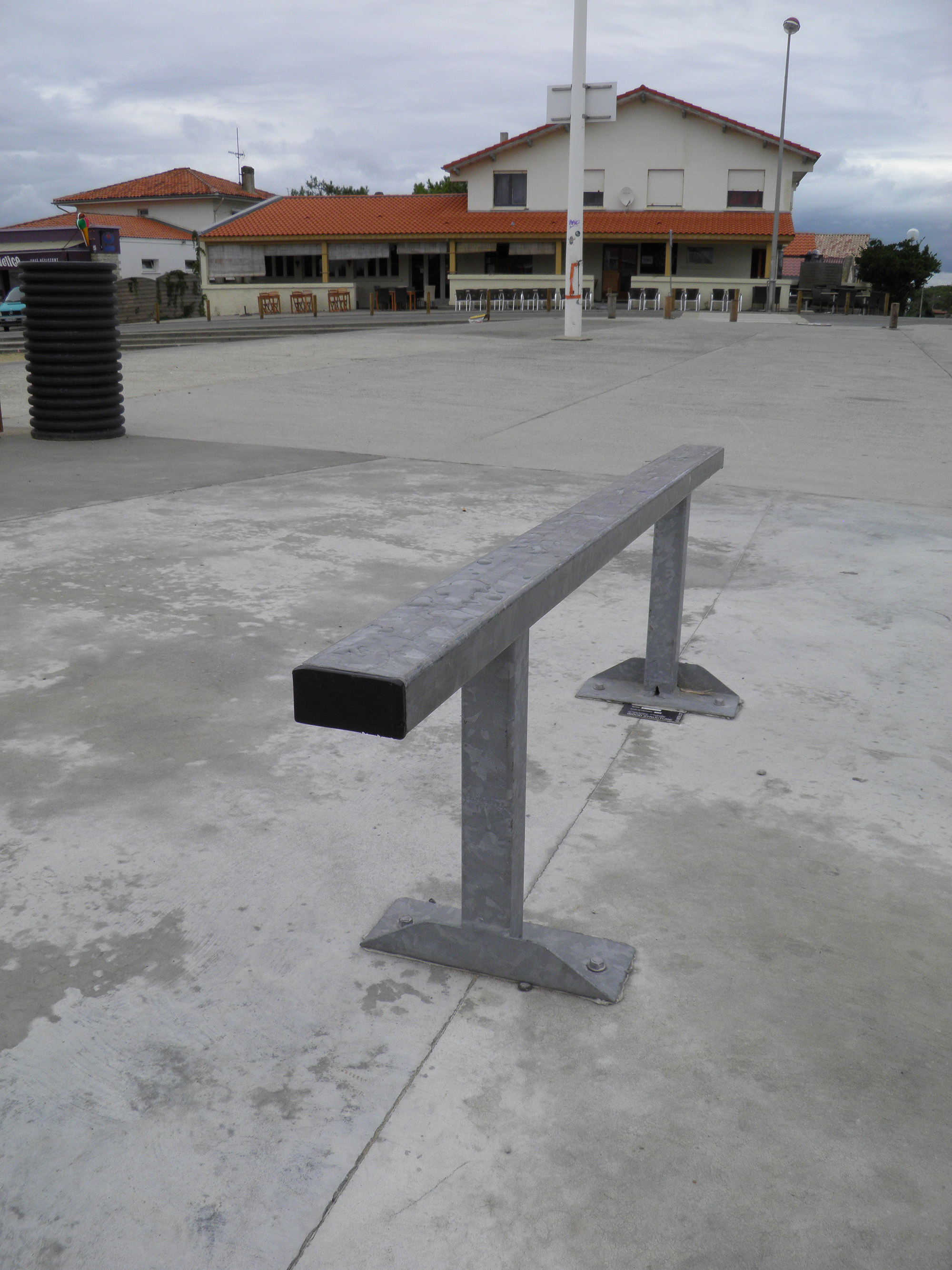 La Place Skatepark Saint Julien en Born Skate Spot 3/5