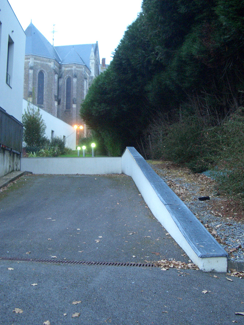 La Mairie Plaza Herbignac Skate Spot 3/5