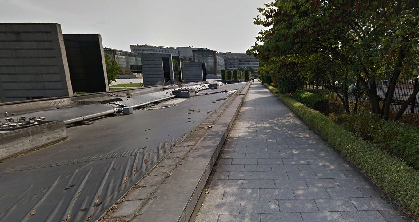 Parc André Citroën Plaza Paris Skate Spot 3/5