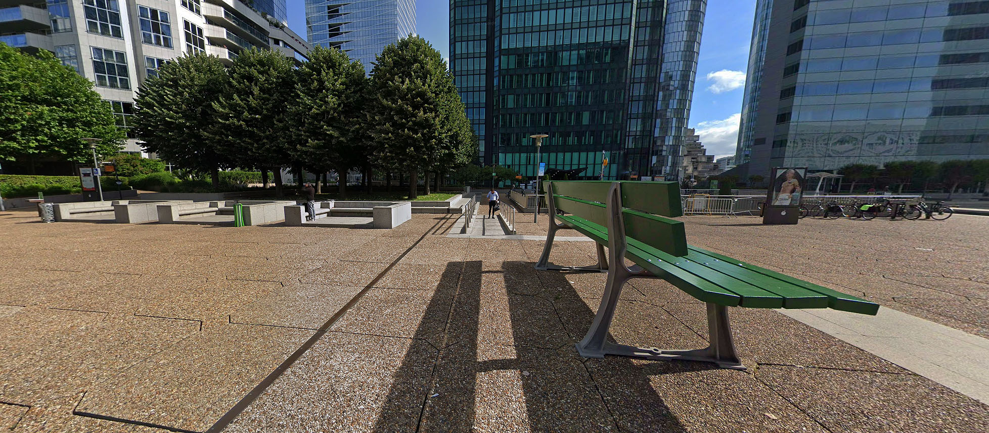 Bassin Takis Plaza Courbevoie Skate Spot 3/5