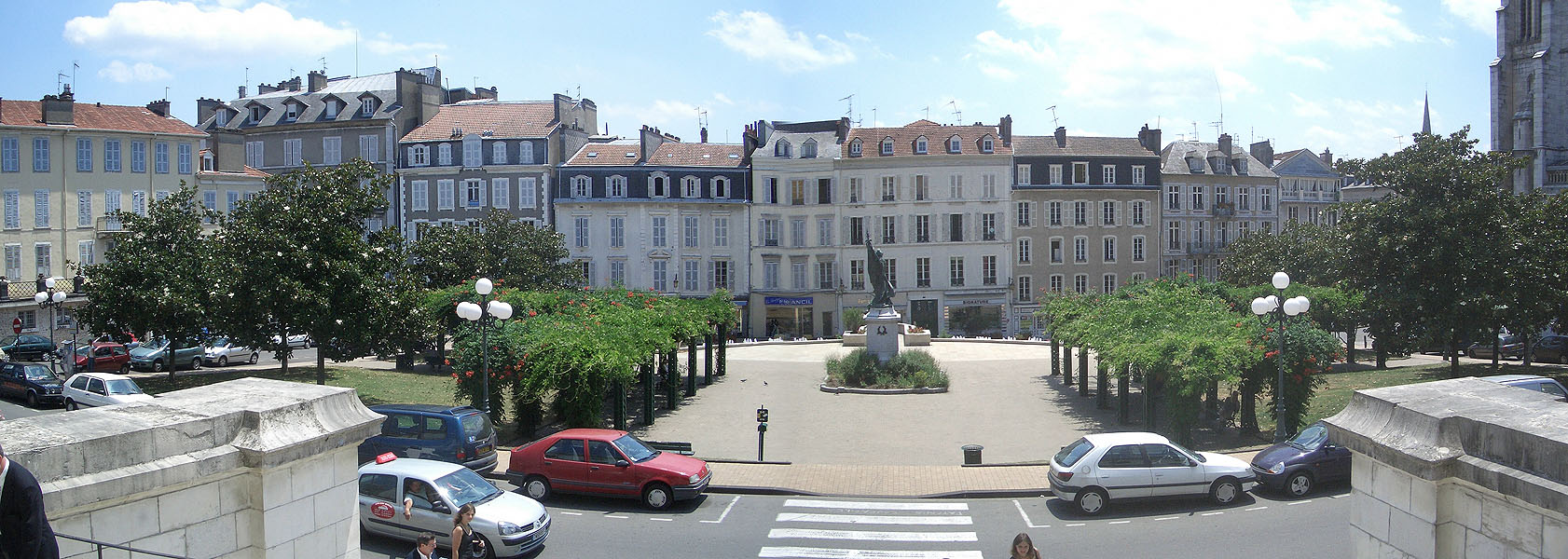 Palais de Justice Spot Street Pau Skate Spot 4/5