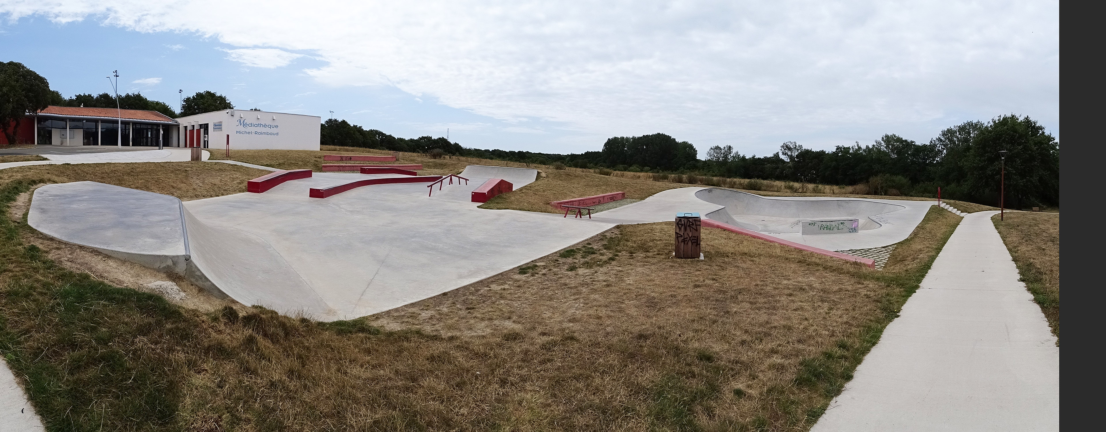 Médiathèque Rimbaud Skatepark Les Sables d' Olonne Skate Spot 4/5
