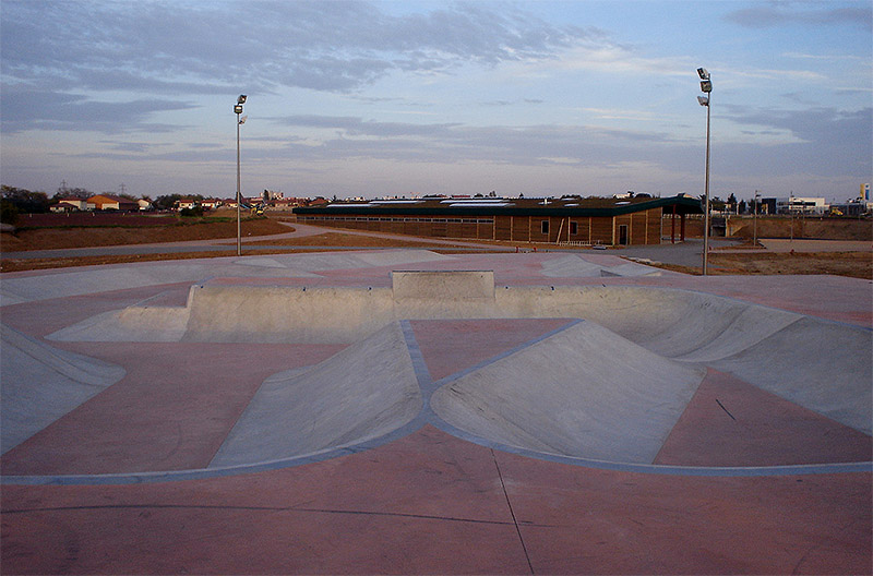 Carré De Soie Bowl Vaulx en Velin Skate Spot 4/5