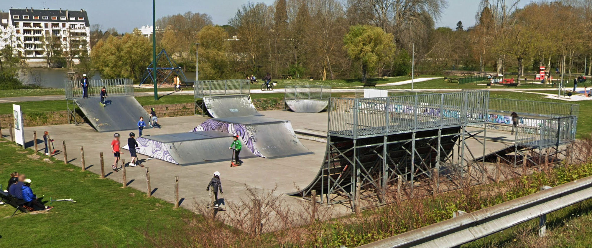 Lac des Closiers Skatepark Montargis Skate Spot 3/5