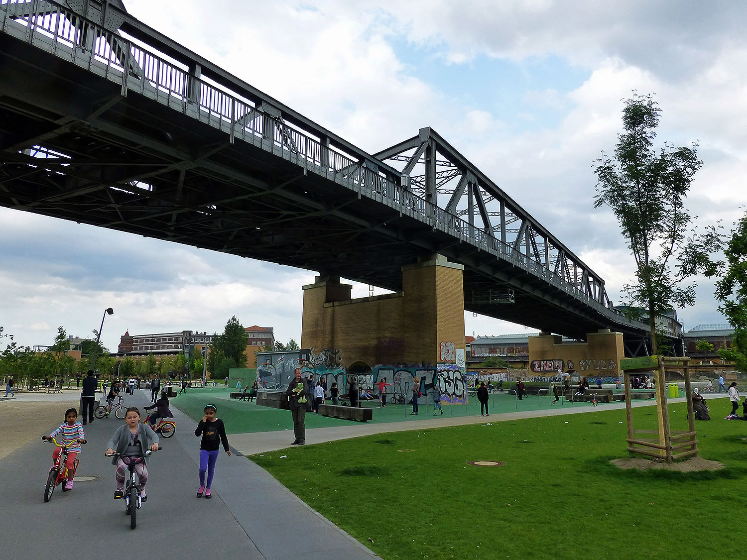 Park am Gleisdreieck Spot Street Berlin Skate Spot 3/5