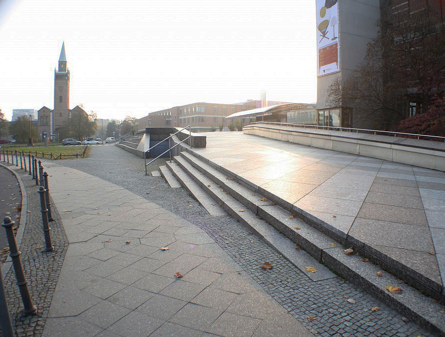 Baustelle Kulturforum Plaza Berlin Skate Spot 5/5