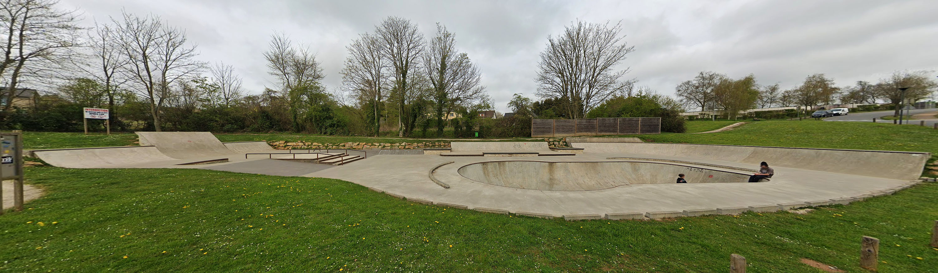 Les Granges Skatepark Mortagne au Perche Skate Spot 3/5