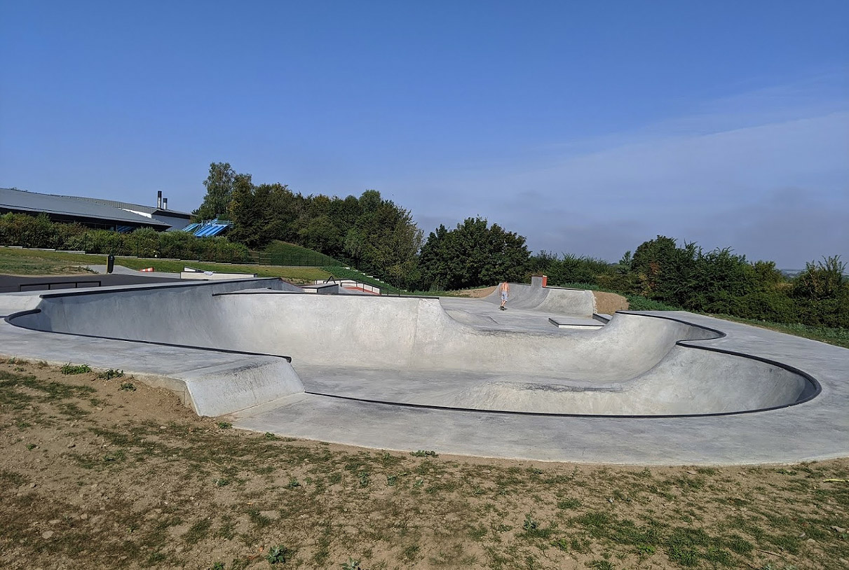 Parc de L'Europe Skatepark Vire Normandie Skate Spot 3/5