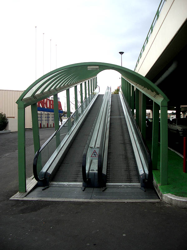 Auchan parking Spot Street Béziers Skate Spot 3/5