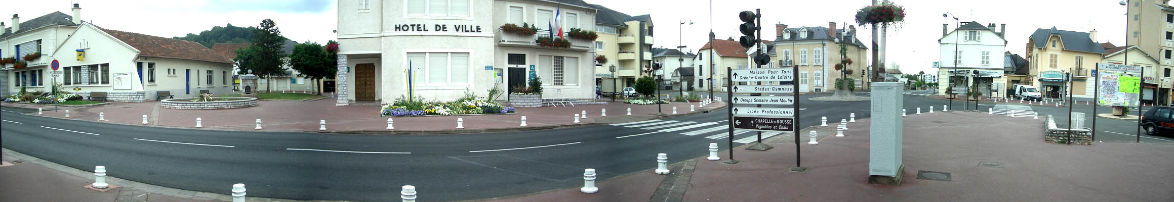 La Junque Plaza Jurançon Skate Spot 3/5