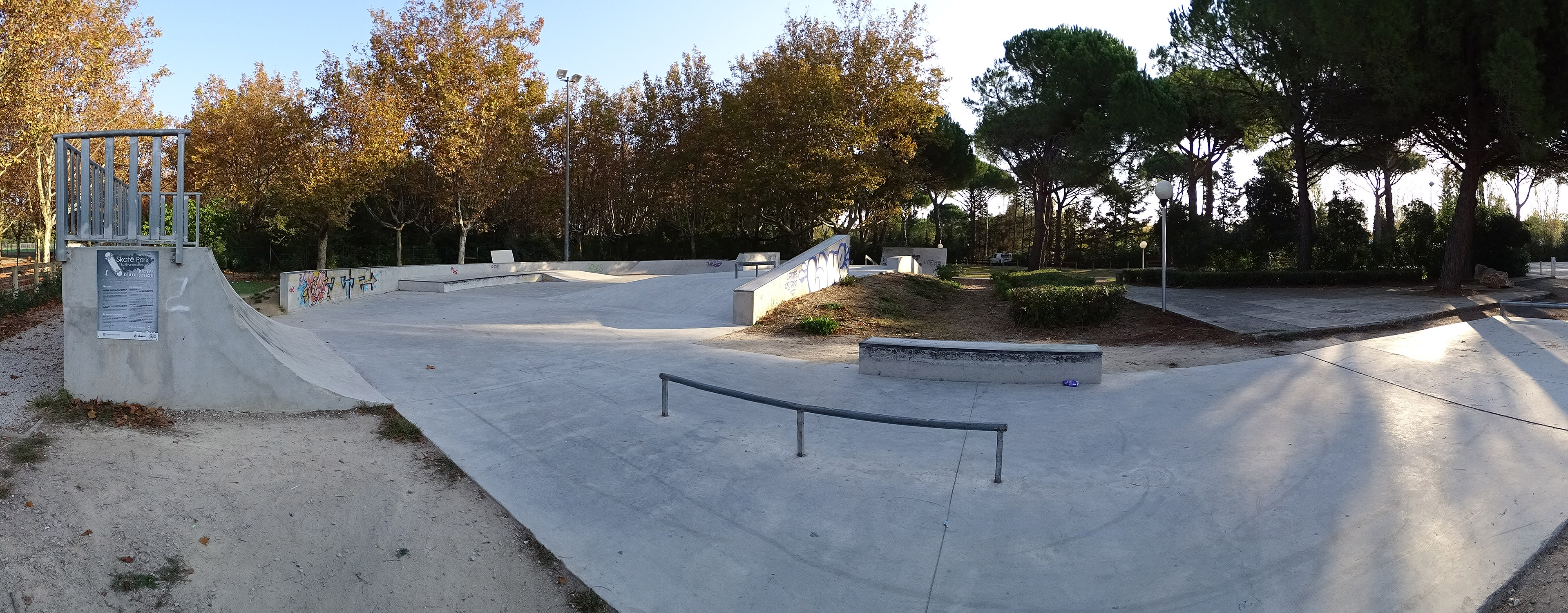 Parc des Sports Skatepark La Grande Motte Skate Spot 3/5