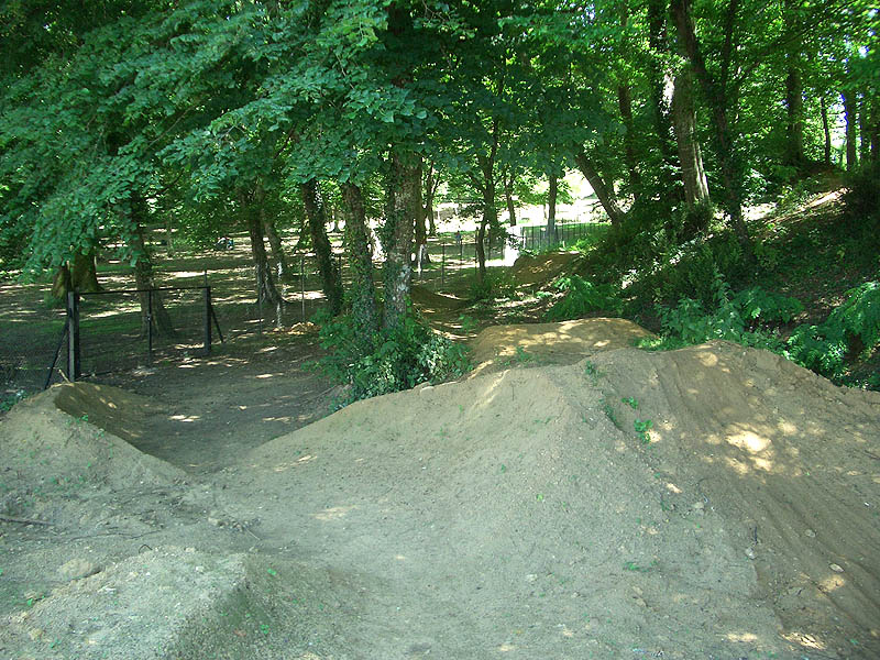 Nahuques Dirt Dirt Mont de Marsan Skate Spot 5/5