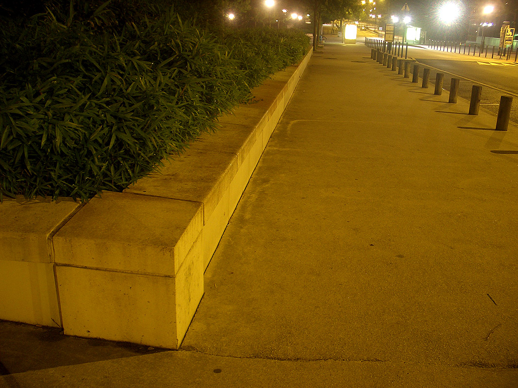 Fac de Lettres Spot Street Nantes Skate Spot 3/5