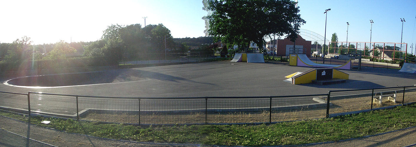 Le Fronton Skatepark Rion des Landes Skate Spot 2/5