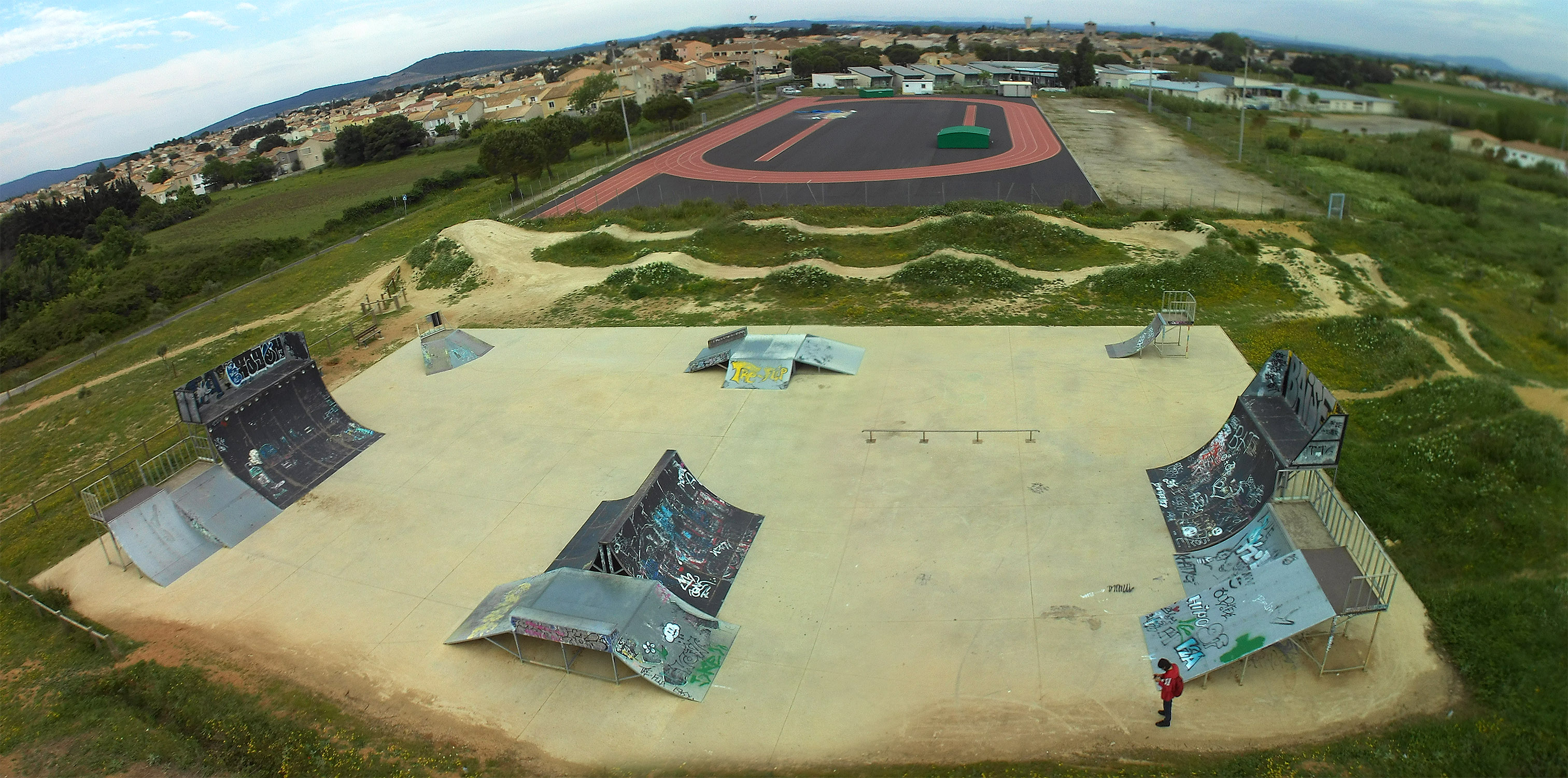 Stade Mimoun Skatepark Villeneuve lès Maguelone Skate Spot 3/5