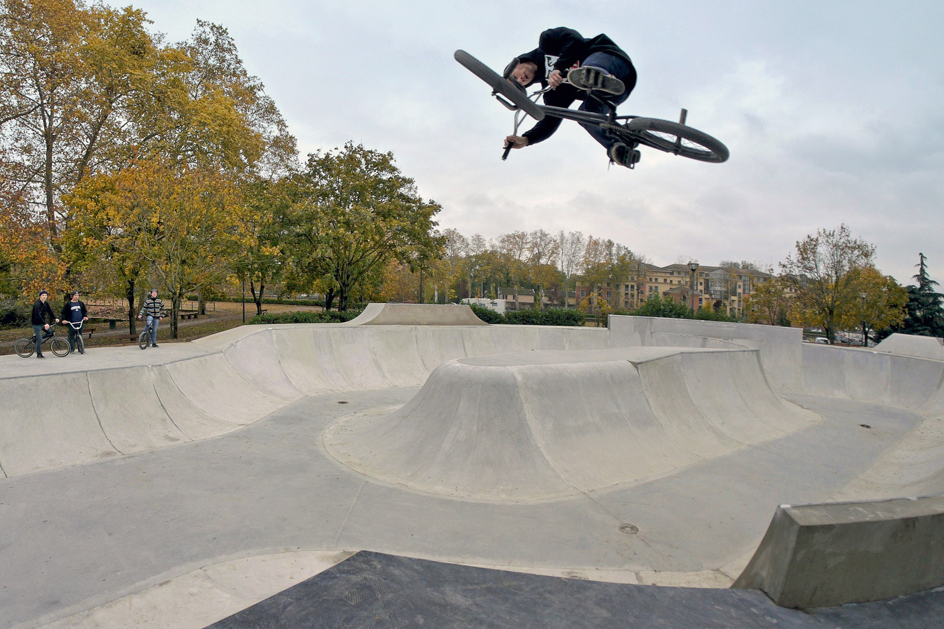 Ponts Jumeaux Skatepark Toulouse Skate Spot 4/5