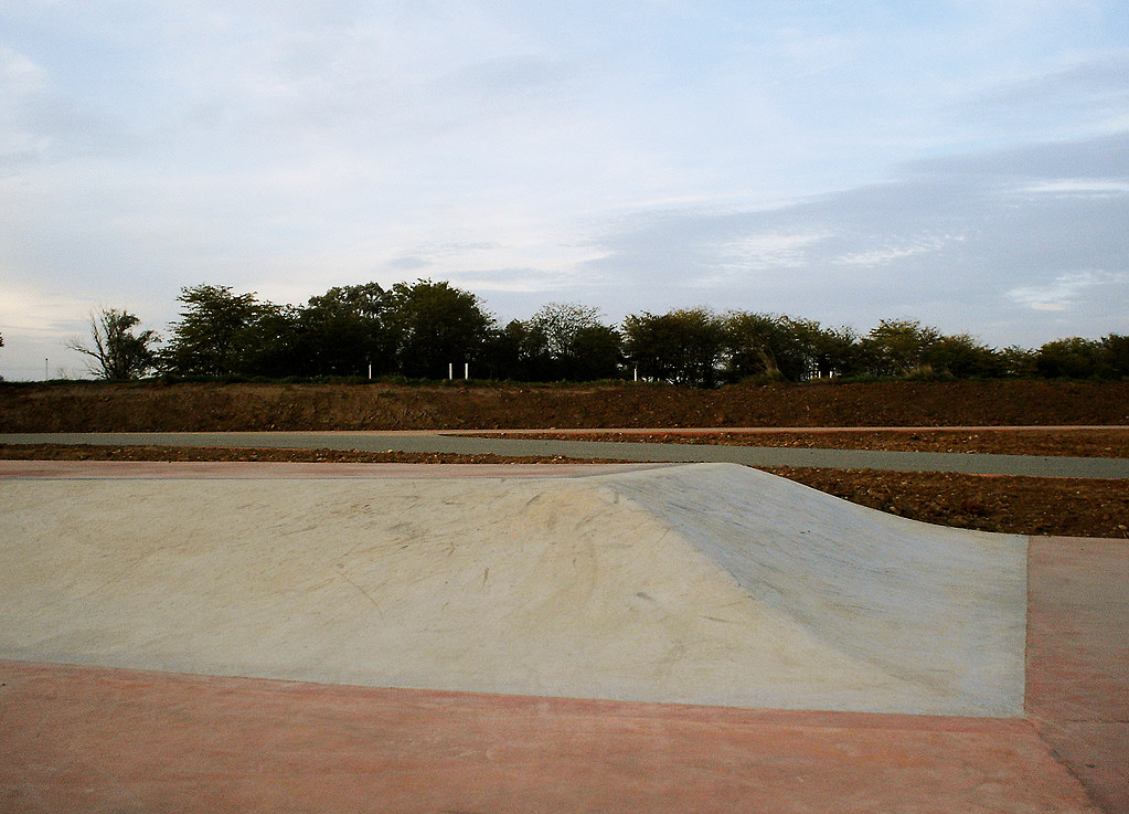 Carré De Soie Bowl Vaulx en Velin Skate Spot 4/5