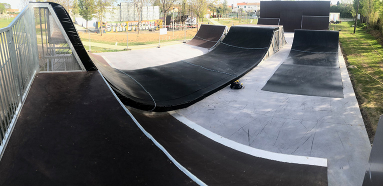 Parc des Sports Urbains Skatepark Sérignan Skate Spot 3/5