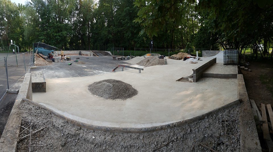 Parc Saint Pierre Do It Yourself Amiens Skate Spot 3/5