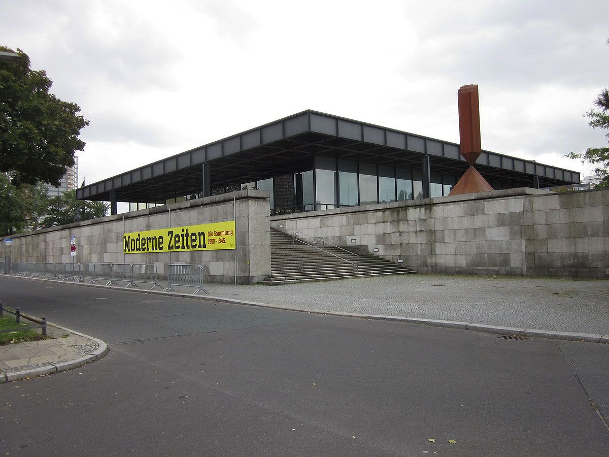Neue Nationalgalerie Spot Street Berlin Skate Spot 4/5