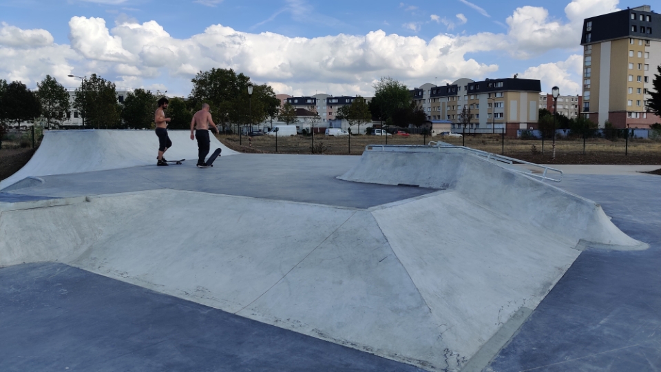 Les Vanneaux Skatepark Achères Skate Spot 4/5